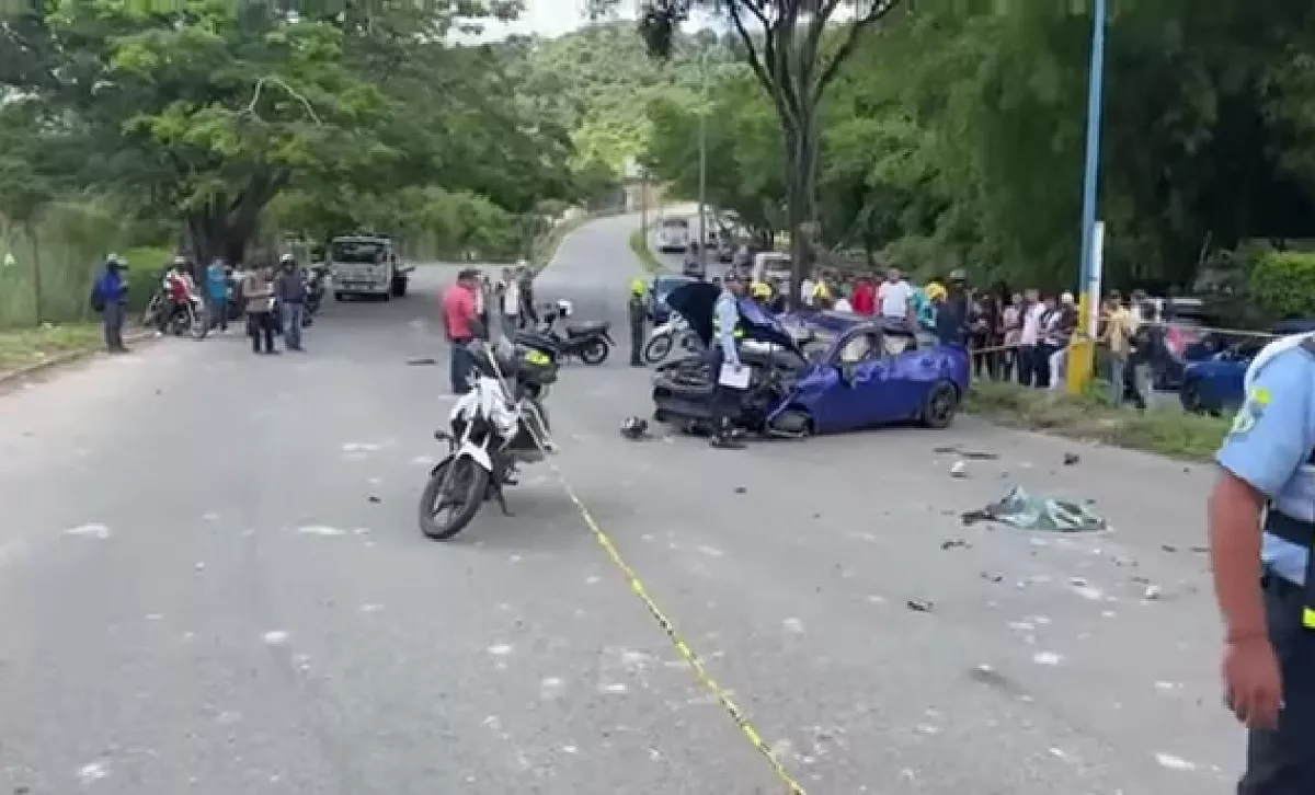Jaguar accidentado en Bucaramanga ilustra nota sobre quién era el conductor