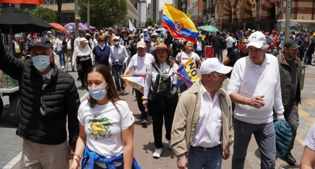 Protestas hoy contra Gustavo Petro en Colombia: Bogotá, Cali, Medellín y más de cómo está la situación en vivo.