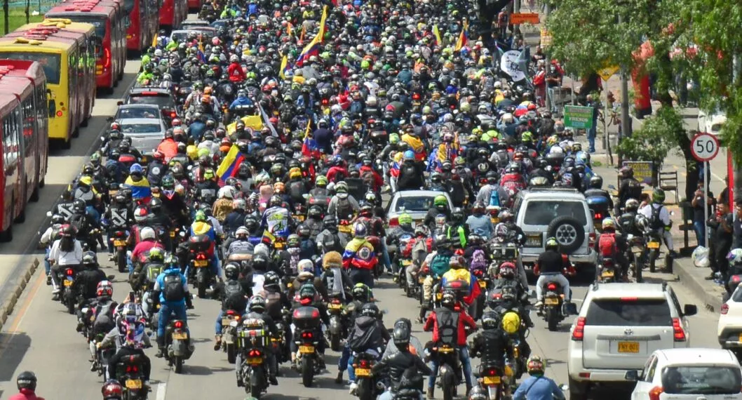 Protestas de motos en Colombia: motociclistas advierten a Gustavo Petro por el Soat, precio de la gasolina y saldrán a marchar.