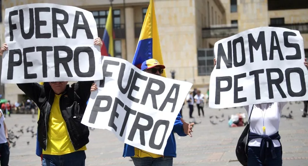Marchas contra Gustavo Petro en Colombia: ‘Mhoni Vidente’ acomoda predicción.