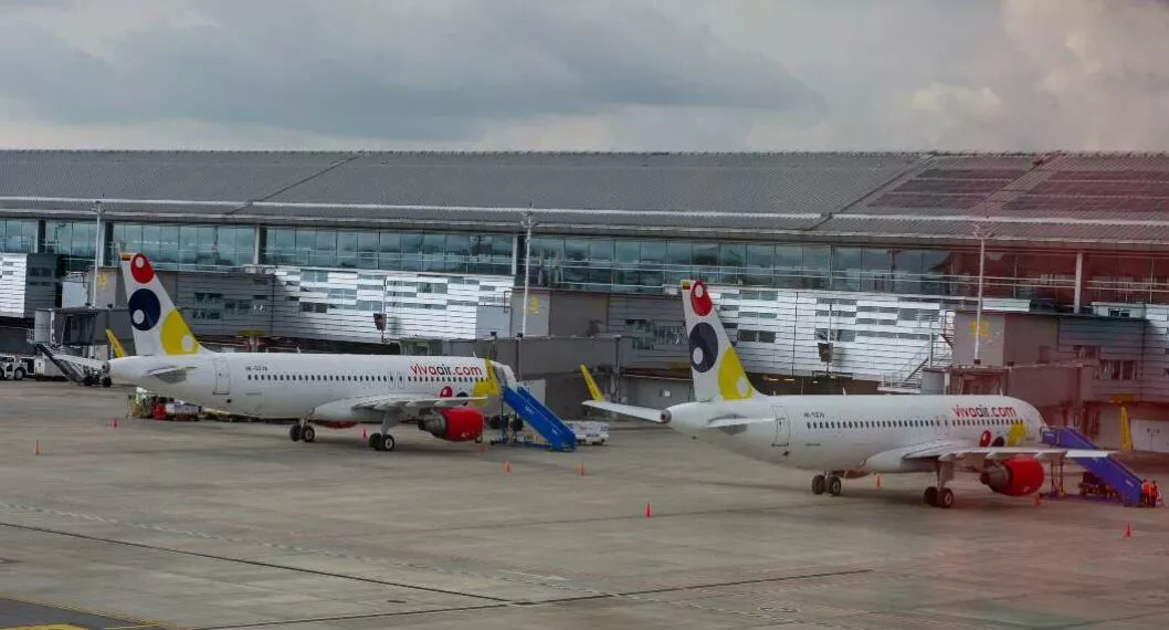 Foto de aviones de Viva Air, en nota de Viva Air: rutas que va a suspender en octubre y urgencia por alianza con Avianca