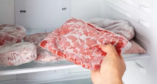 Carne en el congelador. Nota sobre cómo descongelar la carne de manera rápida.