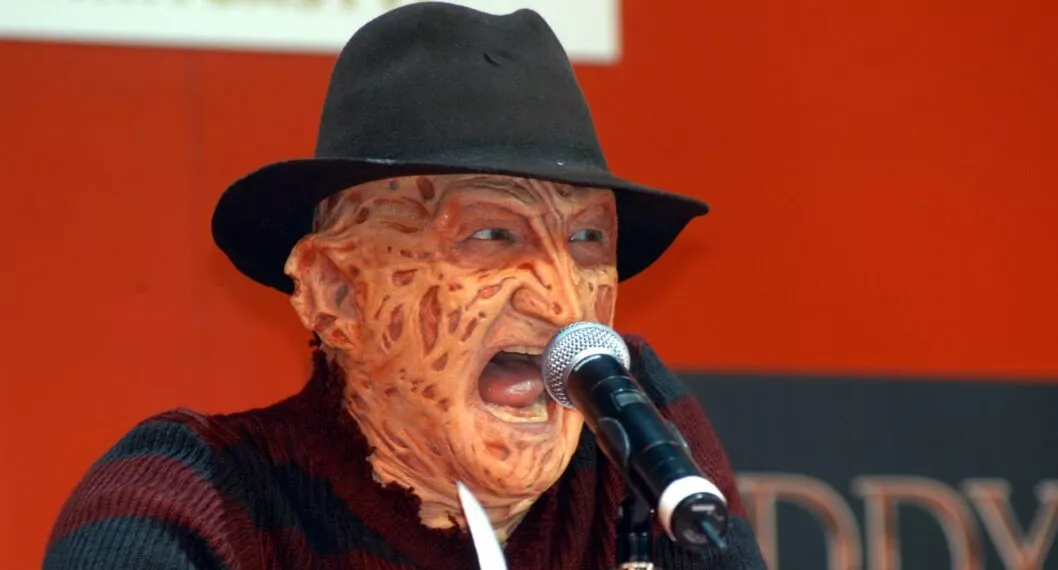 Así luce Robert Englund, actor que interpretó a Freddy Krueger hace 38 años en la película de terror  'La pesadilla de la calle Elm', de 1984.