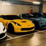 Vehículos de las marcas de lujo Ferrari, Mercedes Benz y Corvette han sido vistos en las Universidad de los Andes.