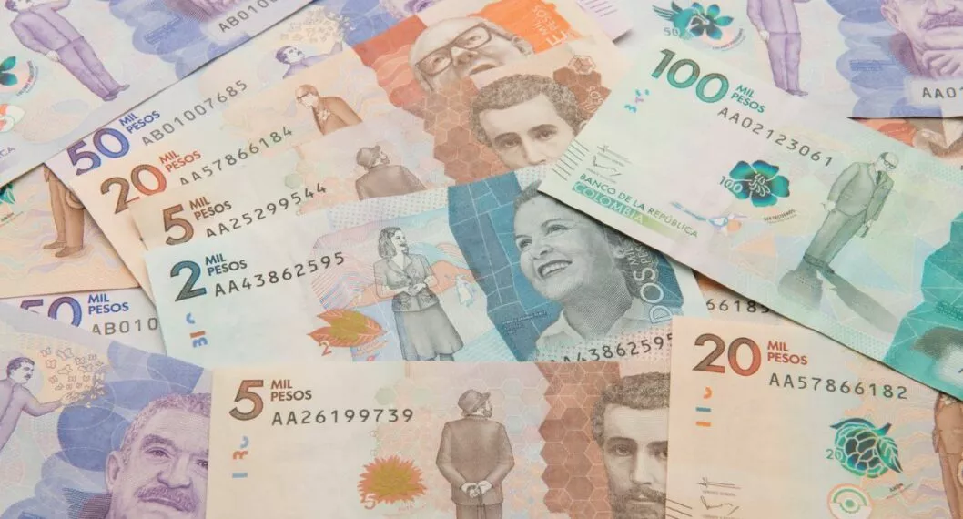 Imagen de dinero colombiano, a propósito que las tarjetas de crédito, créditos para carros y vivienda tendrán aumento en bancos