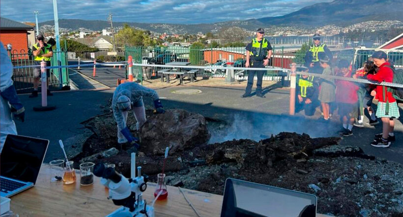 Imagen del caso en Australia, donde un colegio simula el impacto de un meteorito en sus instalaciones