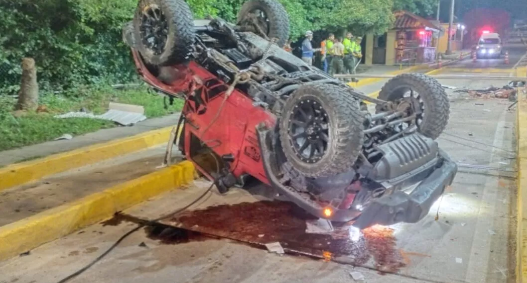 Camioneta perdió el control en la vía que comunica a Barranquilla con Puerto Colombia cuando una camioneta se estrelló contra la caseta de un peaje. 
