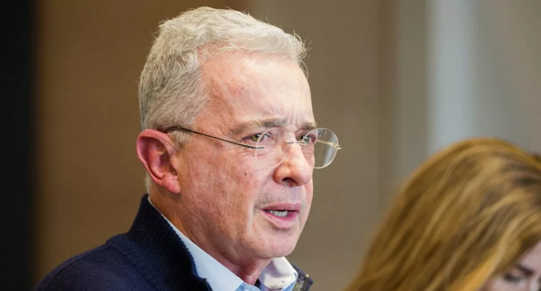 Álvaro Uribe publicó un documento en el que expresó sus reparos con los hallazgos del informe de la Comisión de la Verdad 