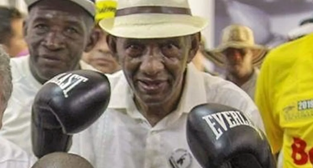 ‘Pambelé’, que fue visto entrenando como si fuera boxeador profesional; tiene 76 años
