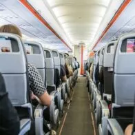 Interior de un avión ilustra nota sobre cabina secreta que tienen algunos de ellos