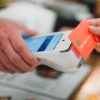 Tarjetas de crédito, tarjetas débito y Nequi: pagos con datáfono cambiaron en varias empresas de Colombia.