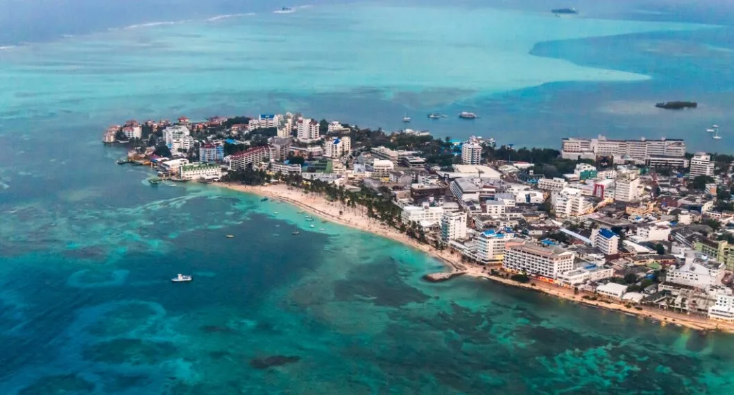 Las recomendaciones de las autoridades para turistas que quieran viajar a la isla, pese a paso de huracán.