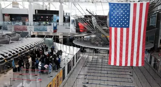 Aeropuerto de Estados Unidos ilustra nota sobre visa C para hacer escala en ese país
