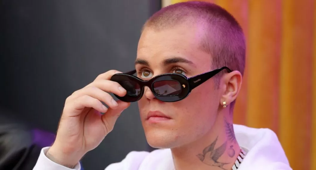 El cantante canadiense Justin Bieber canceló los conciertos de su gira 'Justice World Tour' de los próximos cuatro meses por recaída de salud.