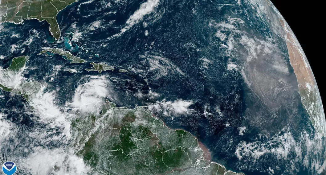 Imagen satelital de la tormenta tropical 'Julia', que se convertiría en huracán al llegar a San Andrés y Providencia.
