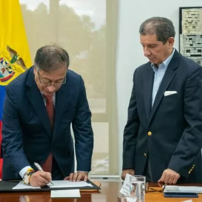 Gustavo Petro firmó negocio con Fedegan: revelan cifra que costarán las  tierras