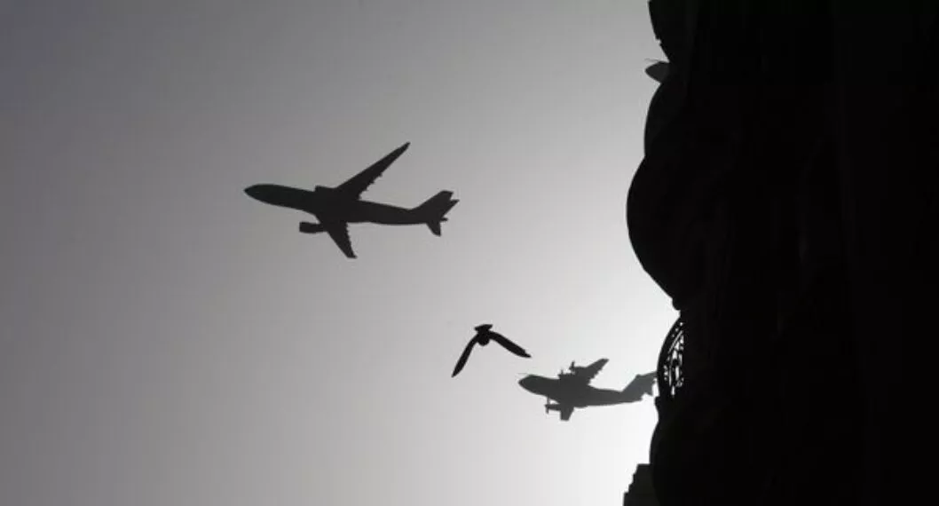 Industria de la aviación logra acuerdo ‘histórico’ para tener cero emisiones a 2050
