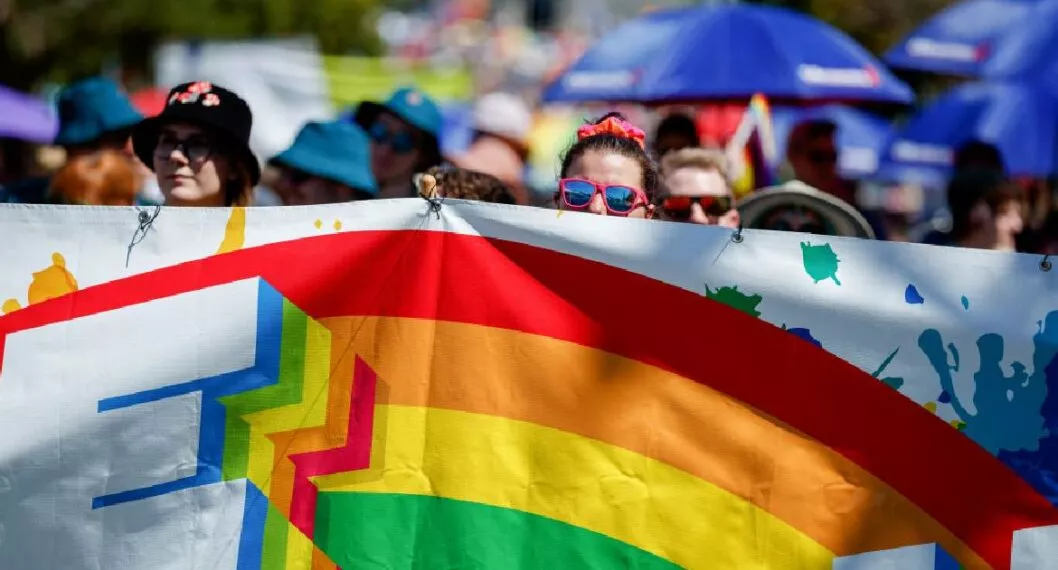 Foto de marcha LGBTIQ+ a propósito del matrimonio igualitario en México