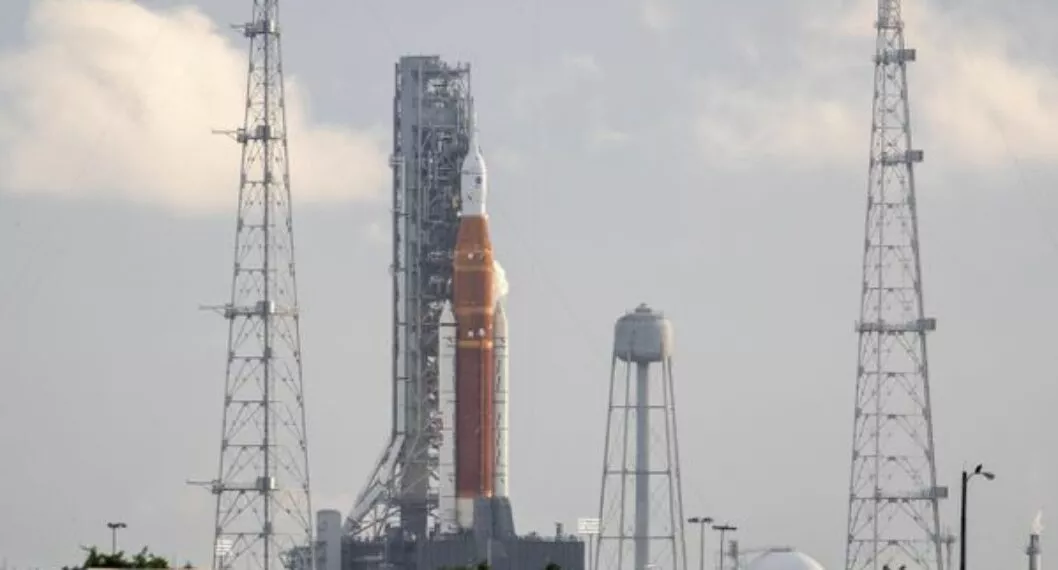 Imagen del cohete de la Nasa que volverá a lanzar su cohete a la Luna el 14 de noviembre