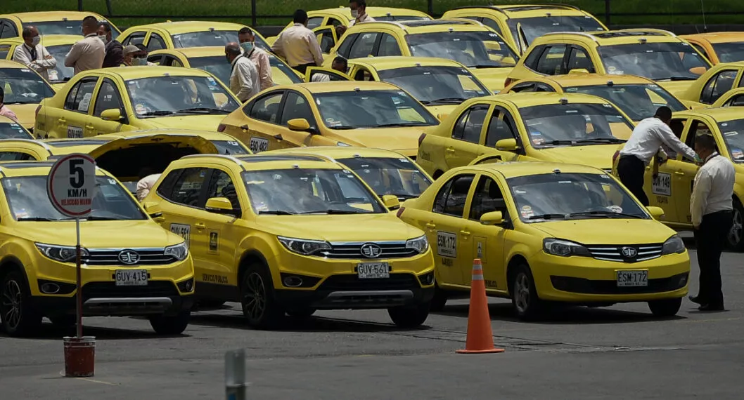 Firman alianza que busca reducir espera del servicio de taxis en un 20 %, la idea es encontrar los vehículos en horas pico. 