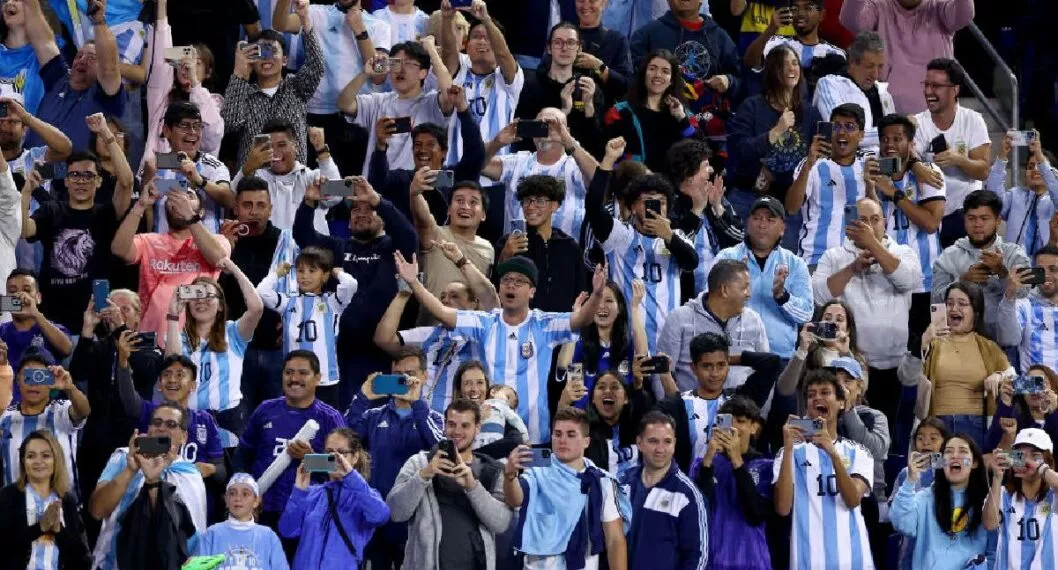 Foto de hinchas de Argentina a propósito de la subida del dólar para el Mundial Catar 2022
