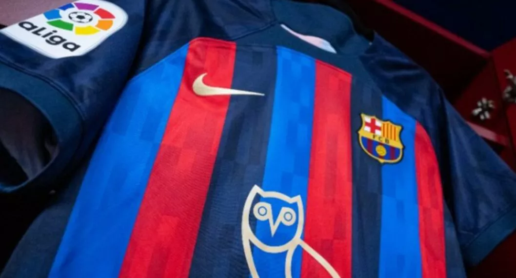 Imagen de la camiseta de Barcelona, ya que usará logo de Drake para partido contra Real Madrid del domingo