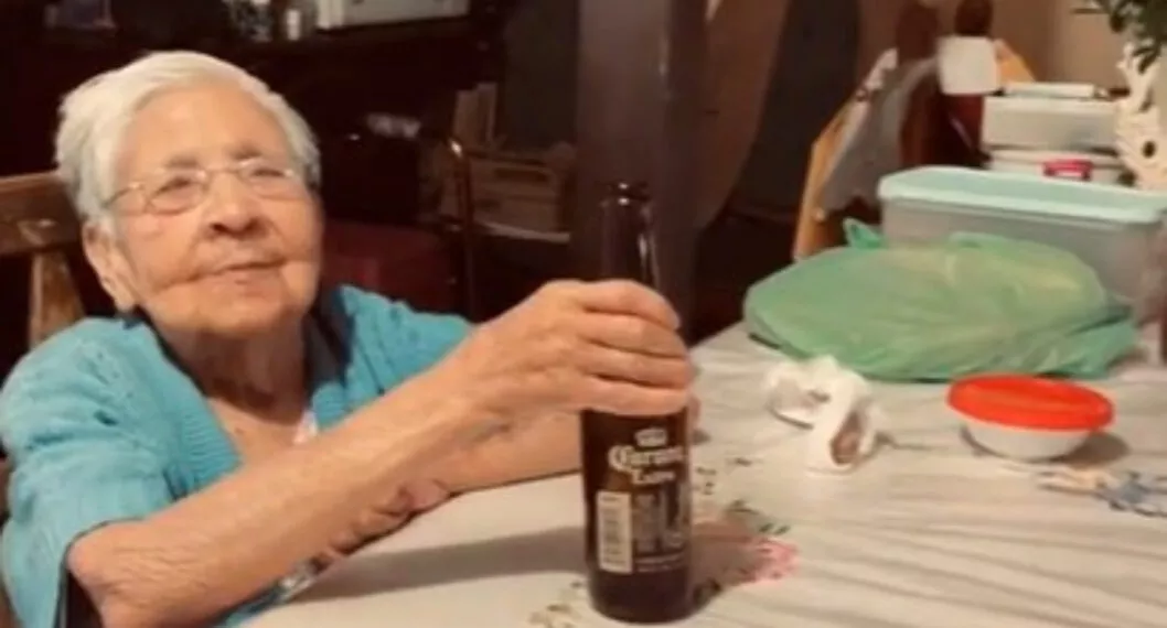 Una madre de 100 años le pegó un vaceadón a su hija de 83 por salir a comprar cervezas sin su autorización. 