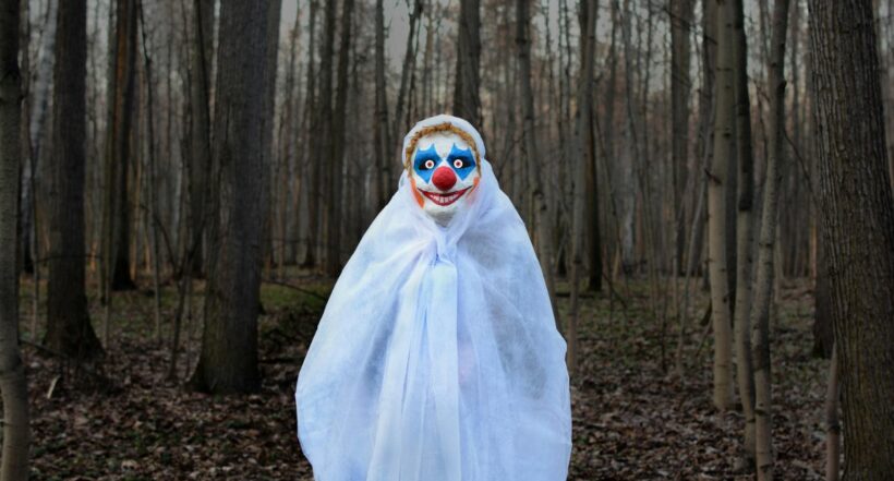 Imagen de un fantasma, a propósito de la profesora aterroriza un kínder con máscara de fantasma por reprender estudiantes