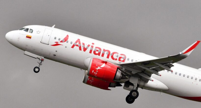 Empleados de Avianca habrían hurtado el celular de un pasajero en un vuelo entre Ecuador y Estados Unidos.