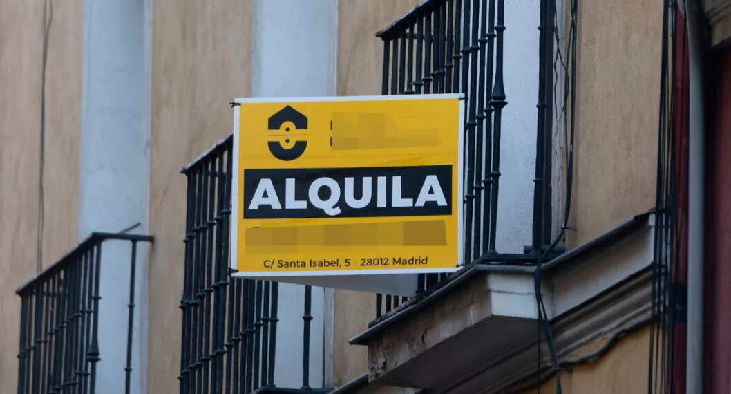 La disminución de la oferta de alquiler dispara los precios de las viviendas en España, sobre todo para los extranjeros. 