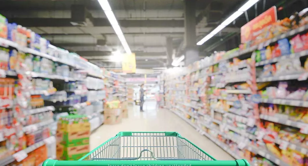 Imagen de un supermercado, a propósito de cuánto fue el gasto que tuvieron hogares colombianos con aumento de precios