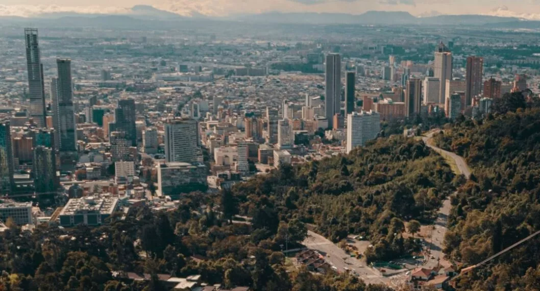 Foto de Bogotá ilustra nota sobre cambio en el subsidio del Ingreso Mínimo Garantizado