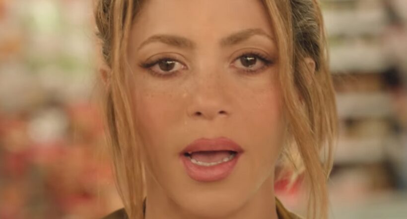 Shakira sorprende a sus seguidores al mostrar vulnerable y llorando en su nuevo video musical  ‘Monotonía’, dedicado a Gerard Piqué. 