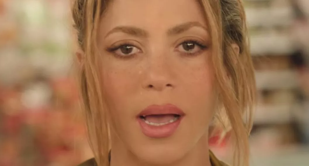 Shakira sorprende a sus seguidores al mostrar vulnerable y llorando en su nuevo video musical  ‘Monotonía’, dedicado a Gerard Piqué. 