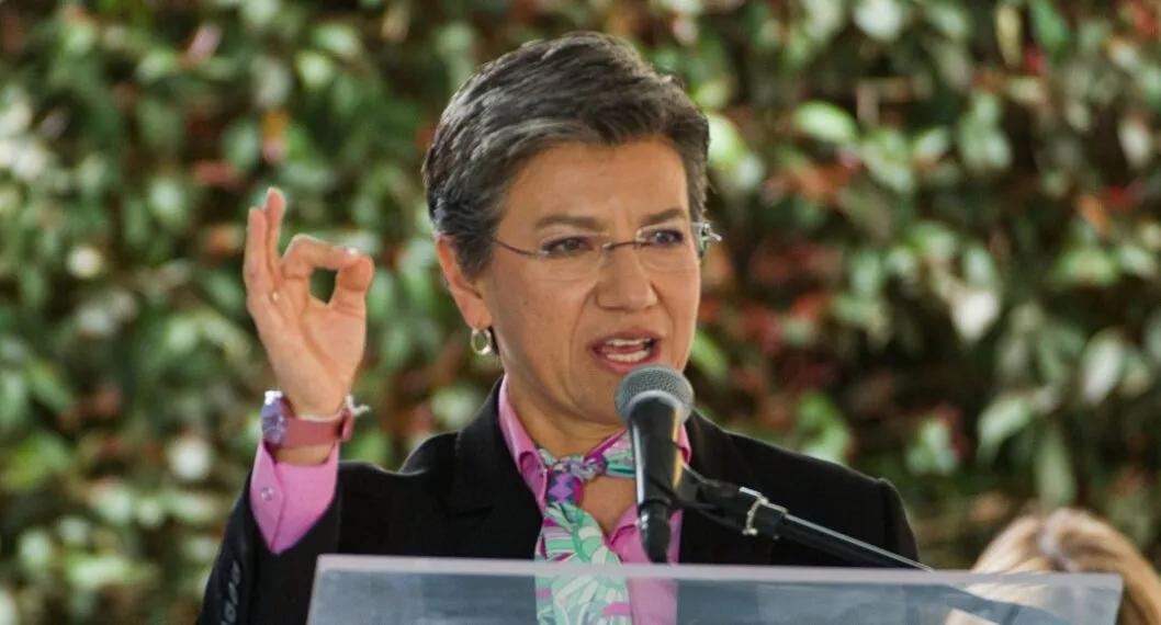 Claudia López señaló a líderes embera de explotar a mujeres y niños en Bogotá.