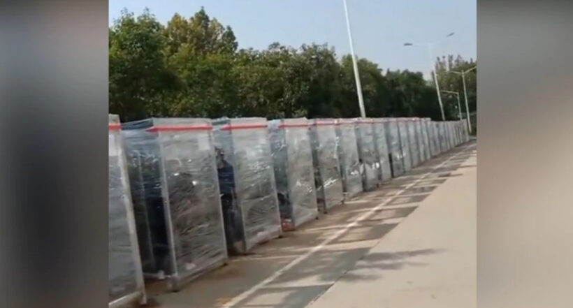 En China están confinando a las personas con COVID-19 en improvisadas vitrinas. En Zhengzhou se registraron 24 contagios en un día. 