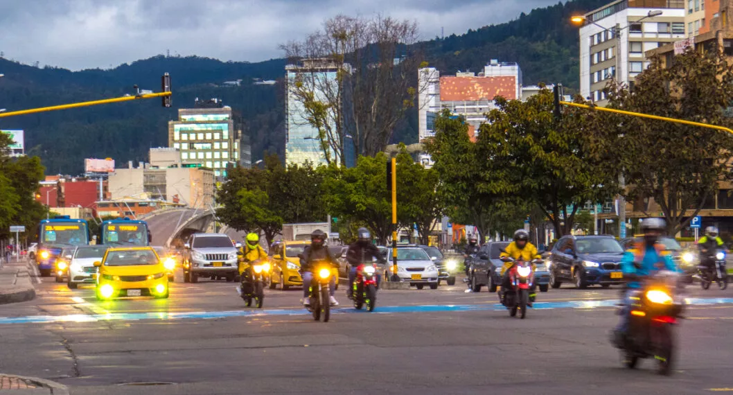 En Bogotá: la Secretaría Distrital de Movilidad y la Policía de Tránsito de Bogotá darán cursos gratuitos de conducción de motos.