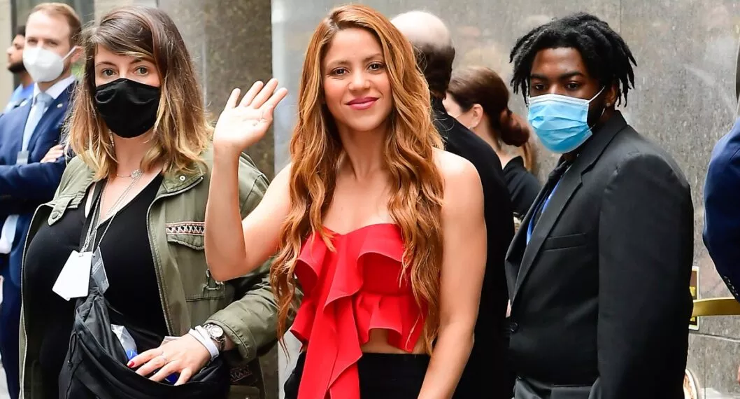 Fanática de Shakira se la encontró en una calle de Barcelona y la cantante la sorprendió al pedirle que se tomaran una foto juntas. 