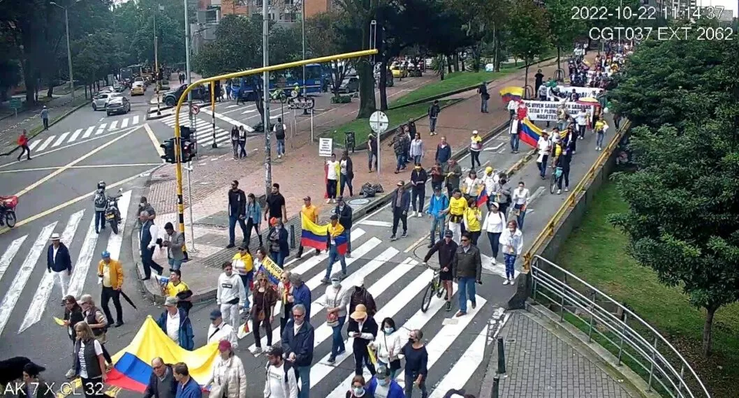 Noticias en Bogotá hoy: marchas contra Gustavo Petro y otros trancones que hay este sábado 22 de octubre.