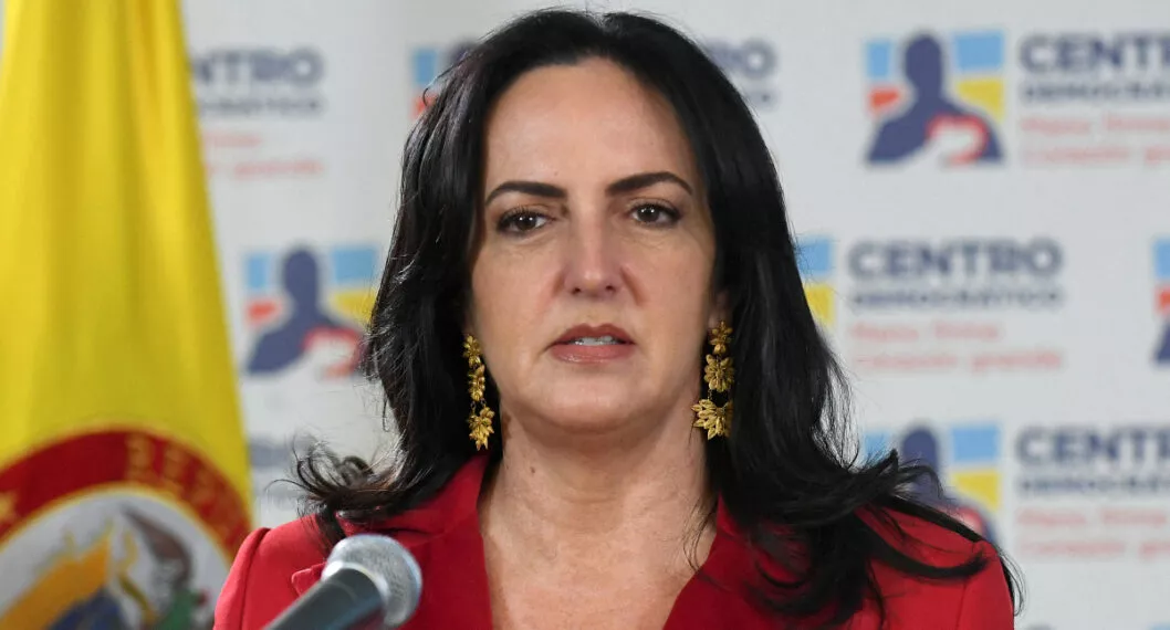 La senadora María Fernanda Cabal se mostró indignada por el ataque a la camioneta del general de la Policía Nacional durante protestas. 