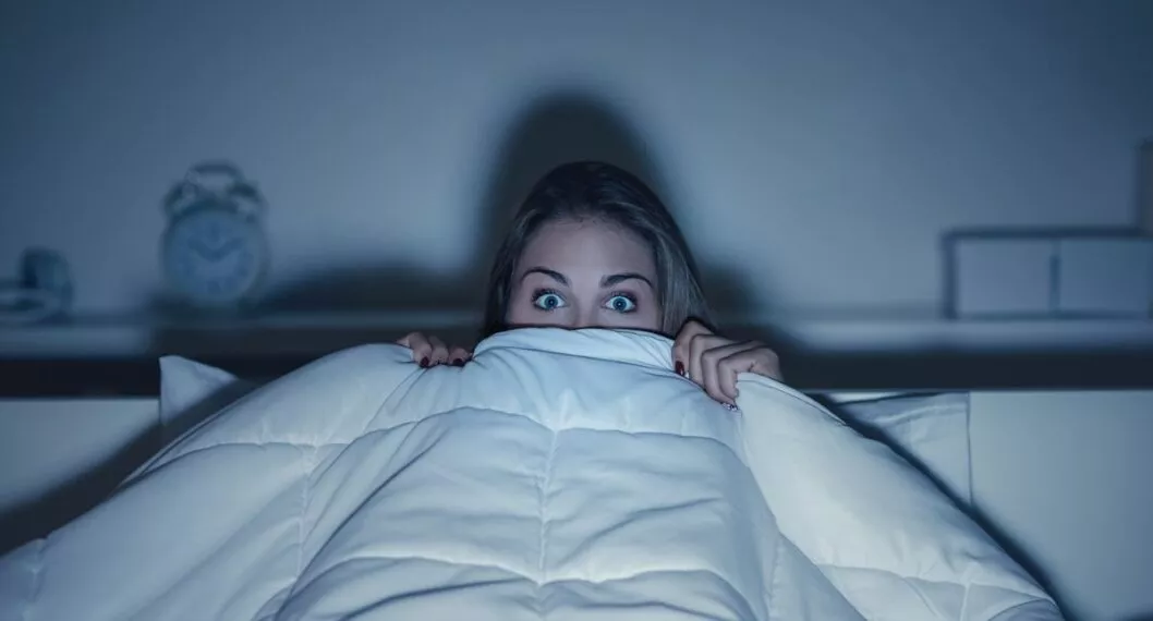 Imagen de alguien asustada, a propósito de Halloween y las 10 películas de terror para ver en Netflix este 31 de octubre