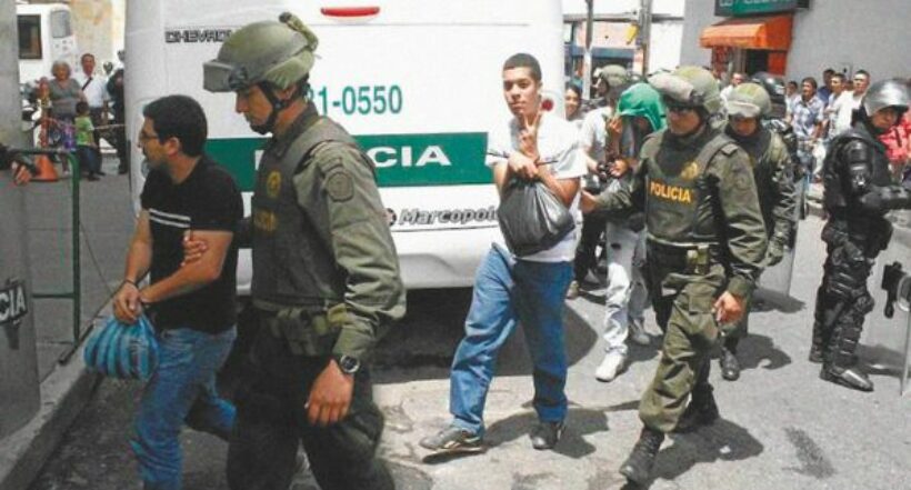 Imagen del caso en Bucaramanga, ya que estudiantes son inocentes de falso positivo de policía inflitrado