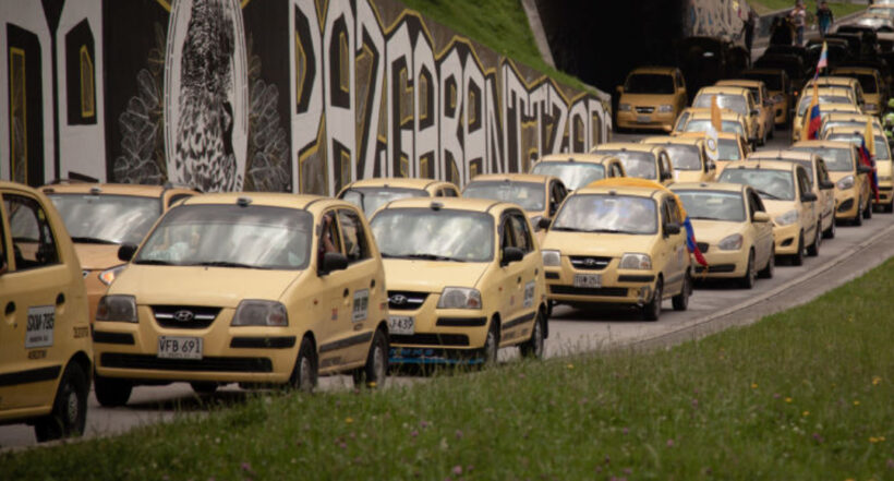 Taxistas anuncian paro en Colombia por incertidumbre con Petro; dan pistas de cuándo sería