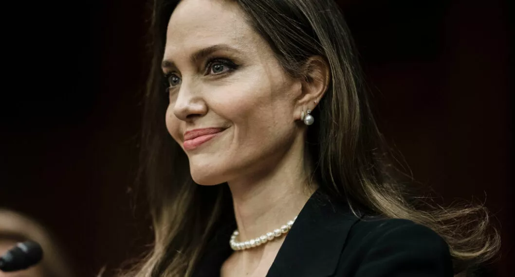 Mujer que hace de Angelina Jolie zombie sale de prisión y muestra su rostro real