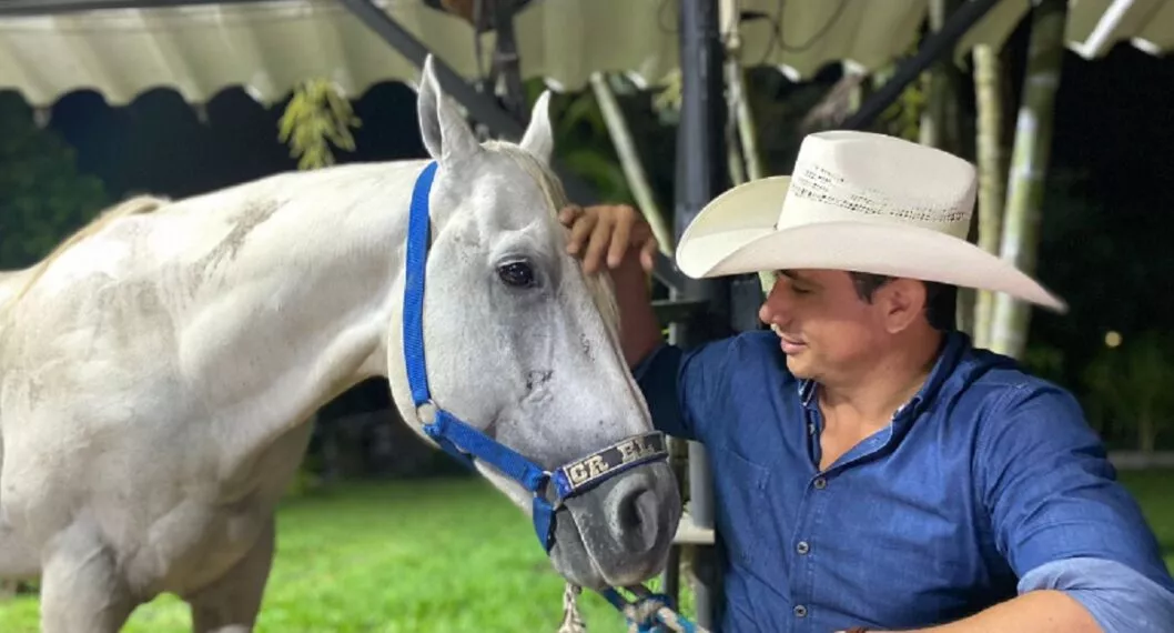 Muere caballo de Alirio Barrera, senador que lo llevó al Congreso