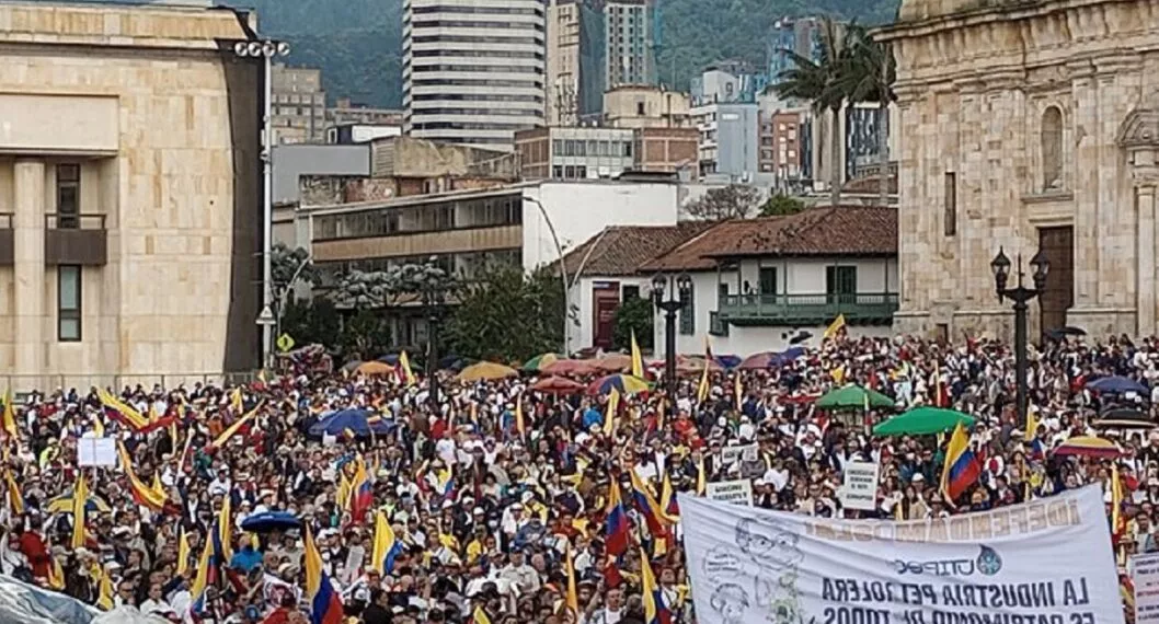 Imagen publicada por Enrique Gómez, sobre las marchas de este 29 de octubre en Bogotá. 