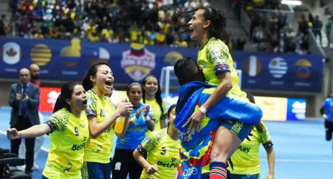 Imagen de la Selección Colombia de Fútbol de Salón Femenino que salió campeona frente a Canadá