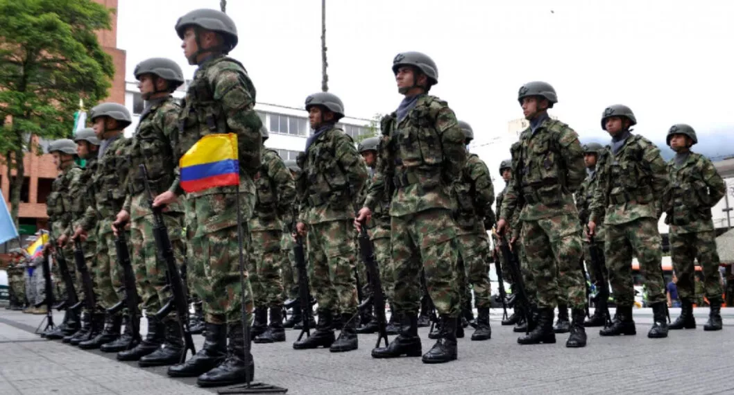 Imagen de soldados, a propósito de caso en Tolima donde soldado de Ejército habría disparado a civil que no paró en un retén