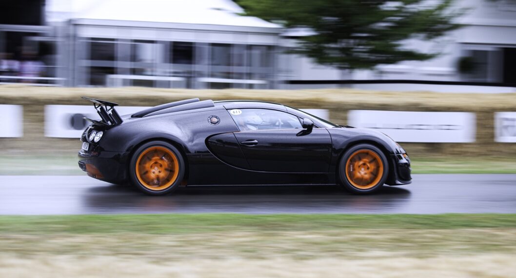 Bugatti Veyron. Nota sobre los 10 carros más rápidos del mundo.