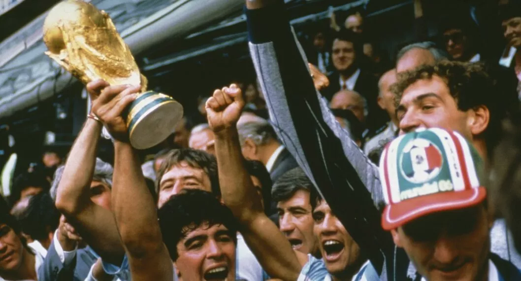 Final of the 1986 FIFA World Cup in the Azteca stadium. Argentina vs Germany. Argentina won 3-2. Diego Maradona holding the trophy.  (Photo by Jean-Yves Ruszniewski/TempSport/Corbis/VCG via Getty Images)